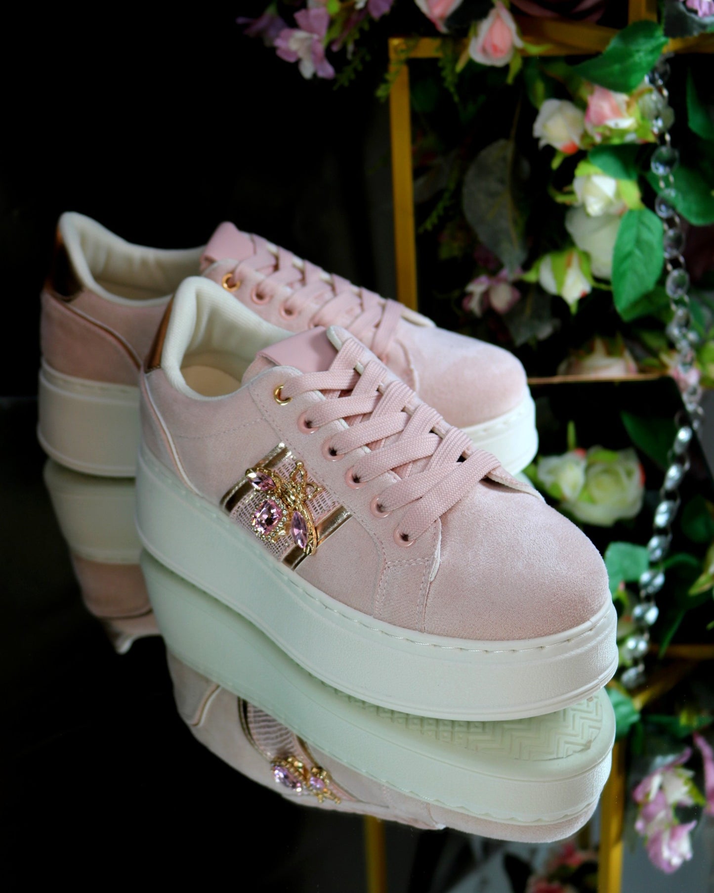 Schuhe mit Biene
