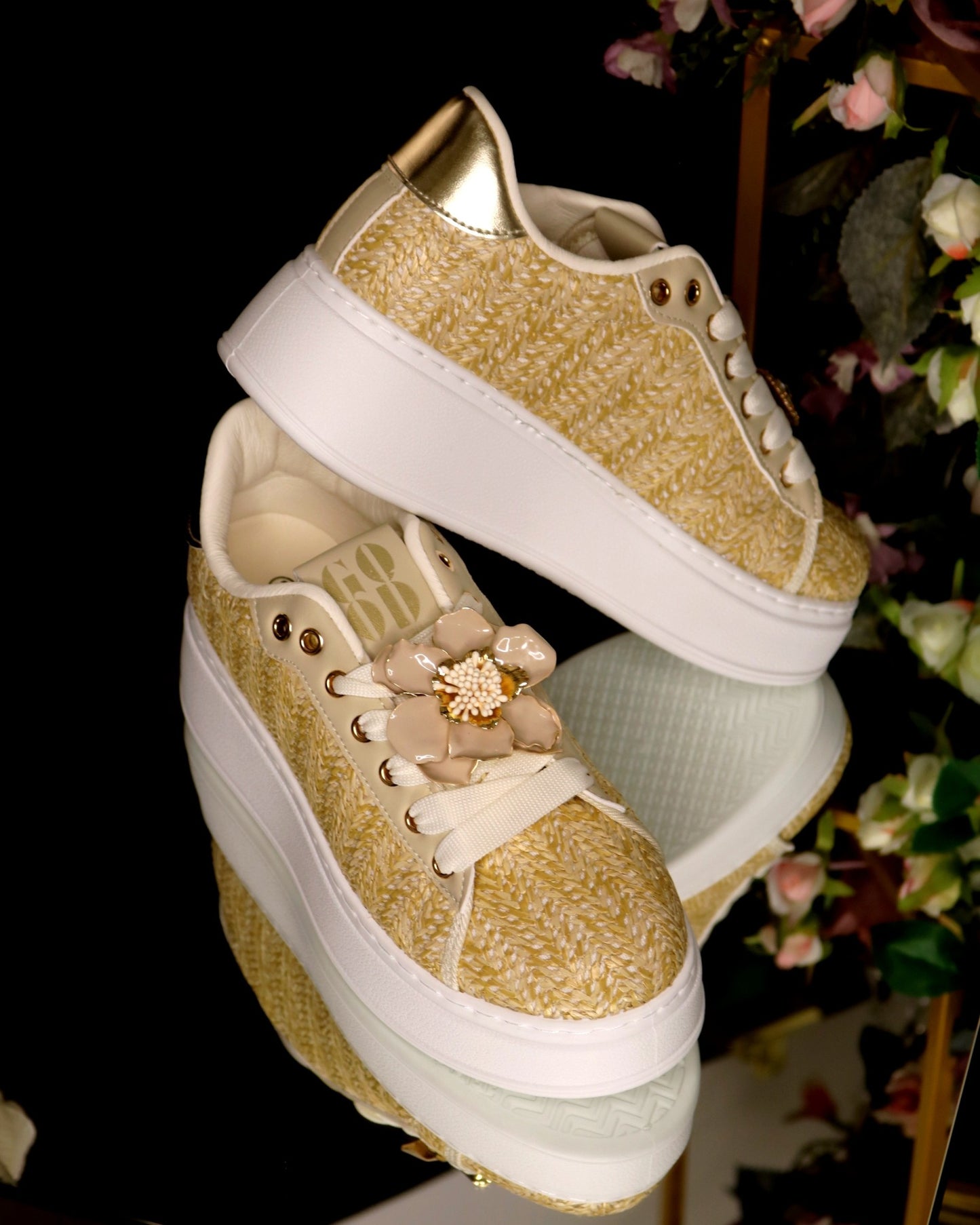 Schuhe mit Blumen-Design – Ansicht 7 | United Queens