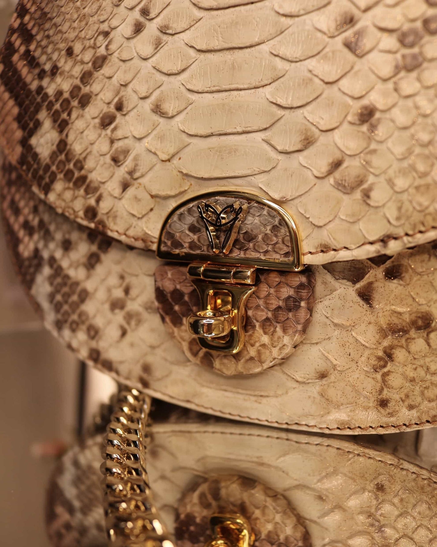 Ghibli Python-Tasche Designer-Unikat – Ansicht 4 | United Queens