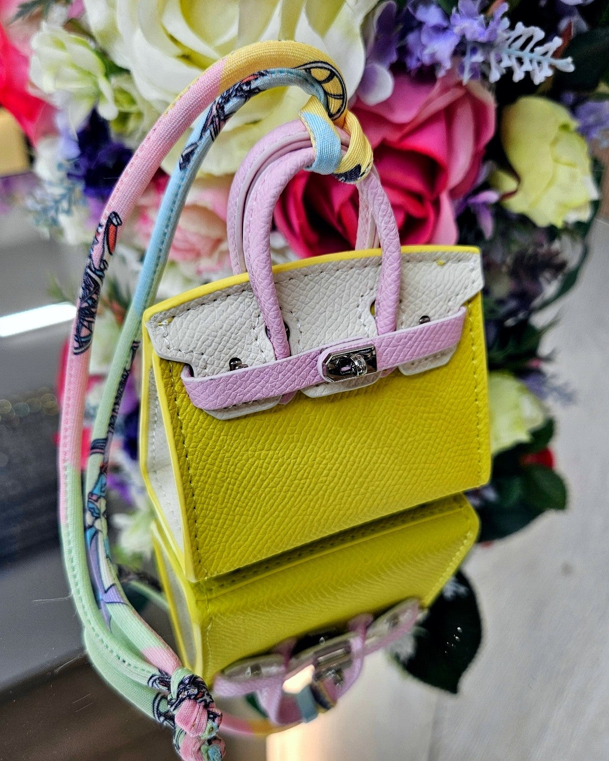 Mini-Tasche Anhänger – Ansicht 5 | United Queens