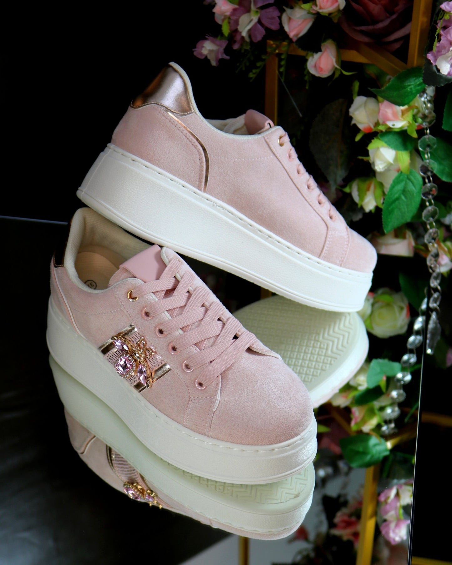 Schuhe mit Biene