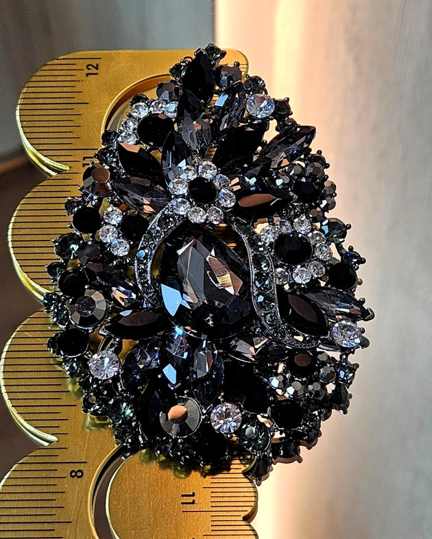 Schwarze Blume Brosche