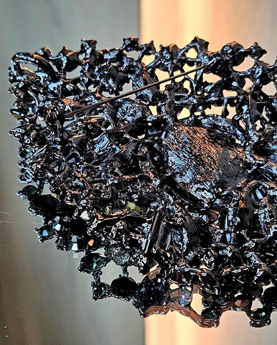 Schwarze Blume Brosche
