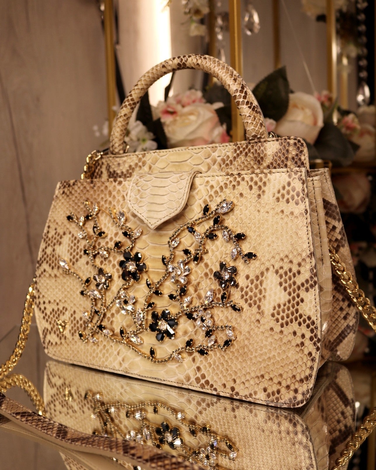 Ghibli Tasche 24K Gold, 2 Trageoptionen – Ansicht 8 | United Queens