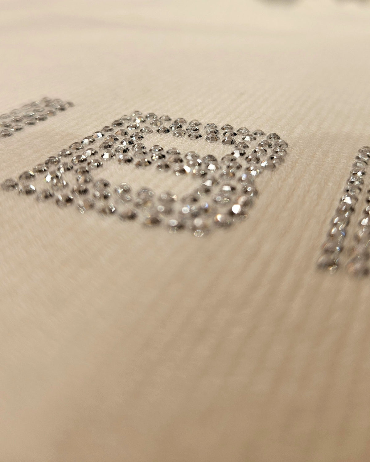 POSSIBLE Elegance – Feinstrick-Pullover mit Kristall-Schriftzug