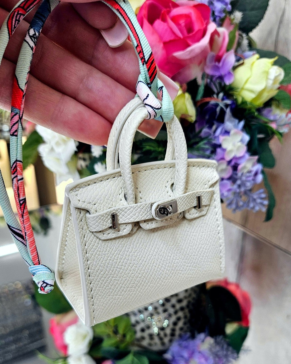 Mini-Tasche Anhänger – Ansicht 9 | United Queens