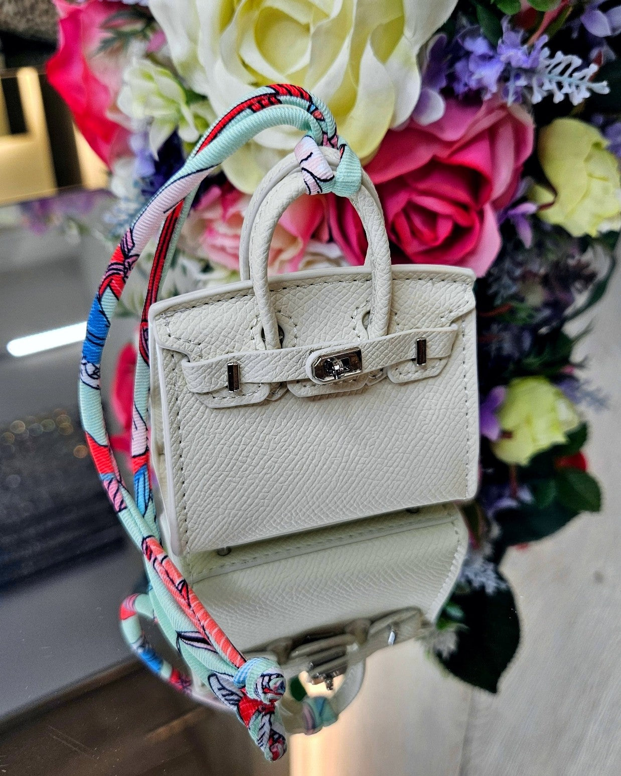 Mini-Tasche Anhänger – Ansicht 3 | United Queens