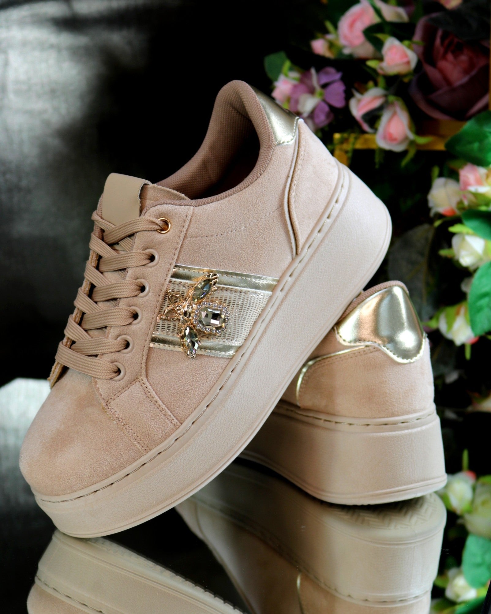 Sneaker mit Kristallbiene – Ansicht 2 | United Queens