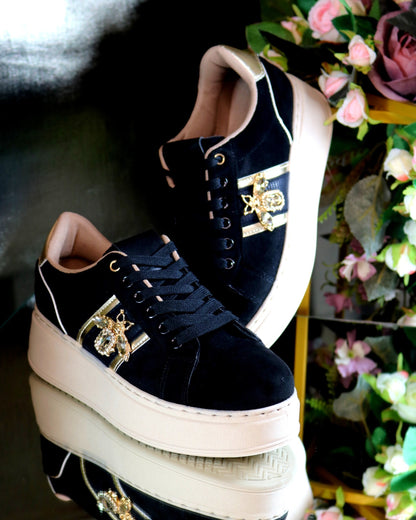 Schuhe mit Biene