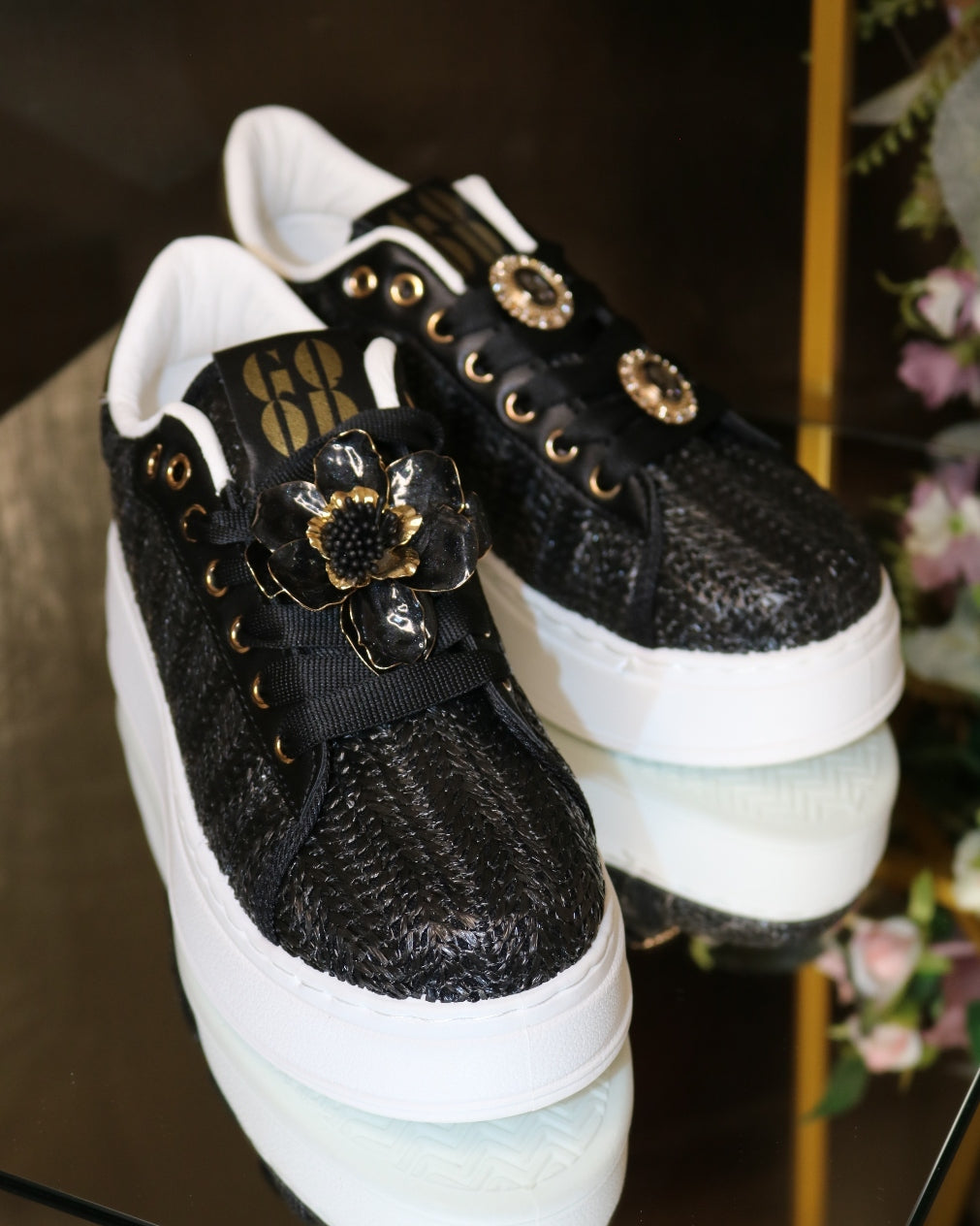 Schuhe mit Blumen-Design – Ansicht 4 | United Queens