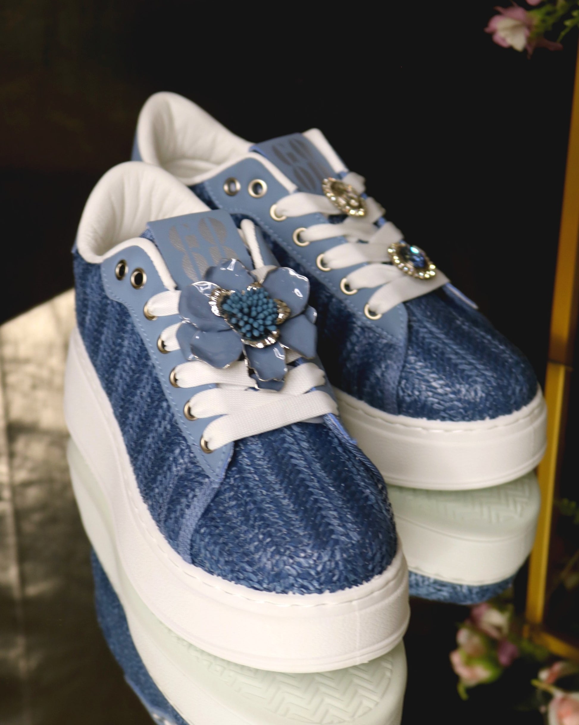 Schuhe mit Blumen-Design – Ansicht 9 | United Queens
