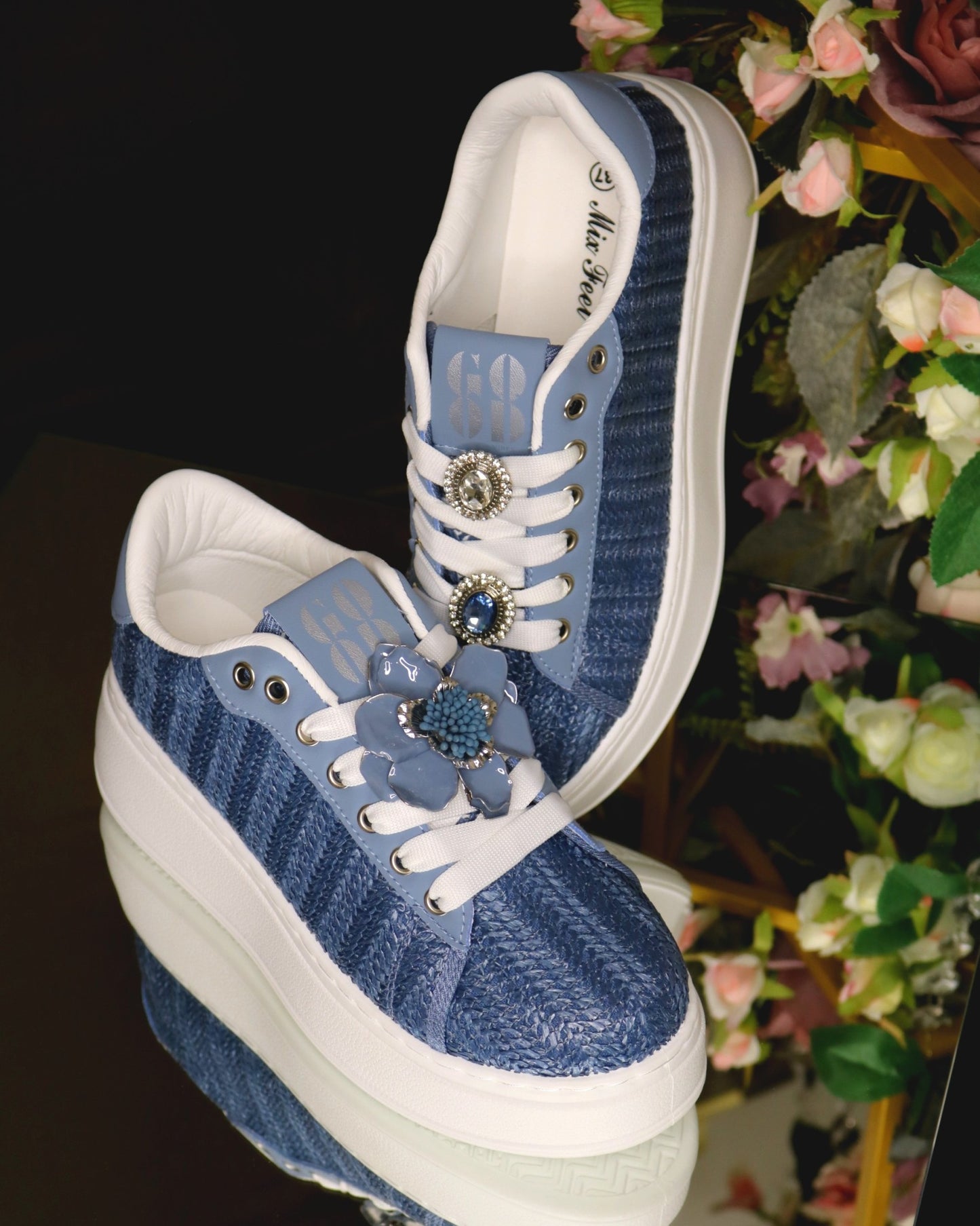 Schuhe mit Blumen-Design – Ansicht 11 | United Queens