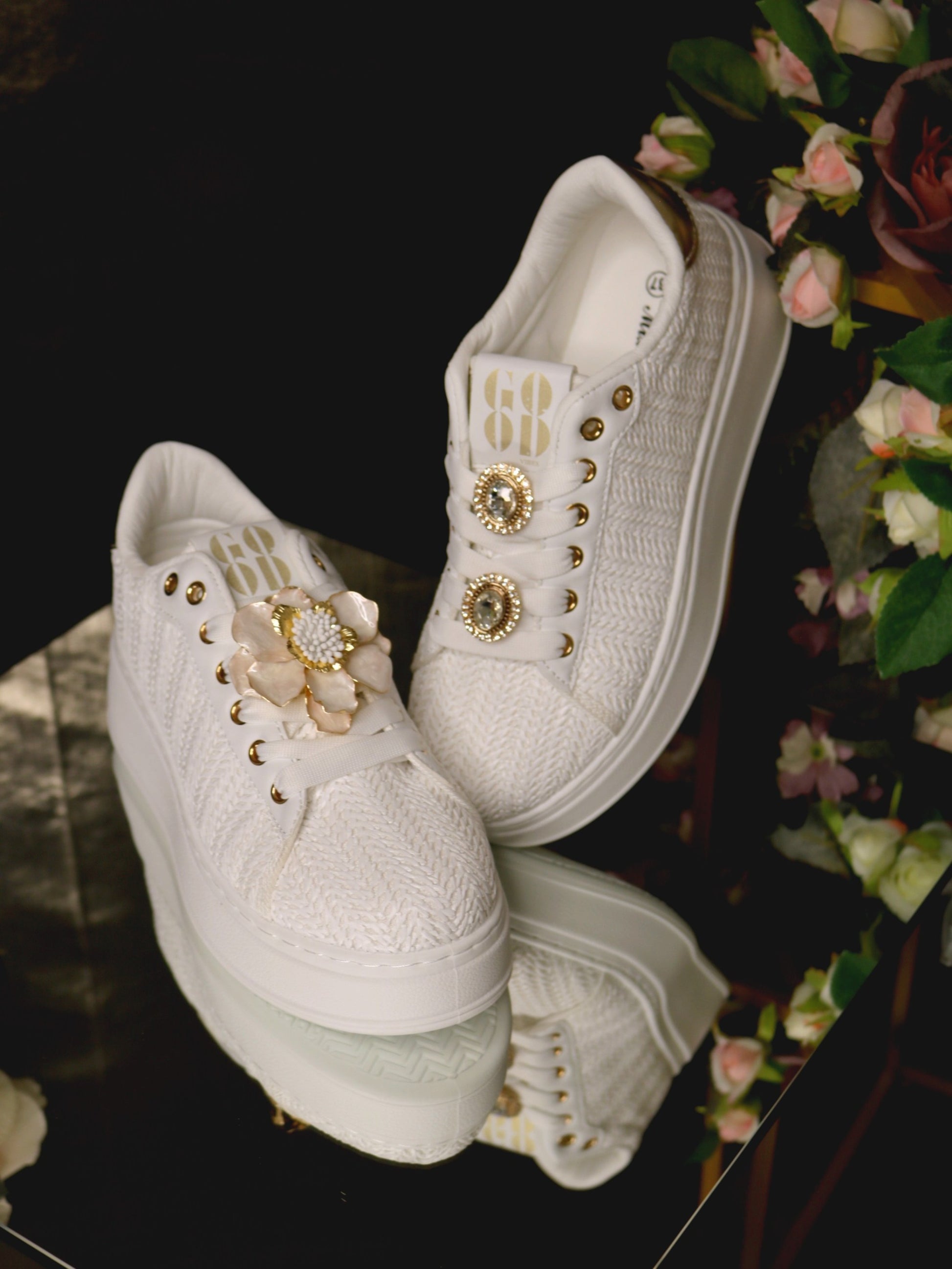 Schuhe mit Blumen-Design – Ansicht 14 | United Queens