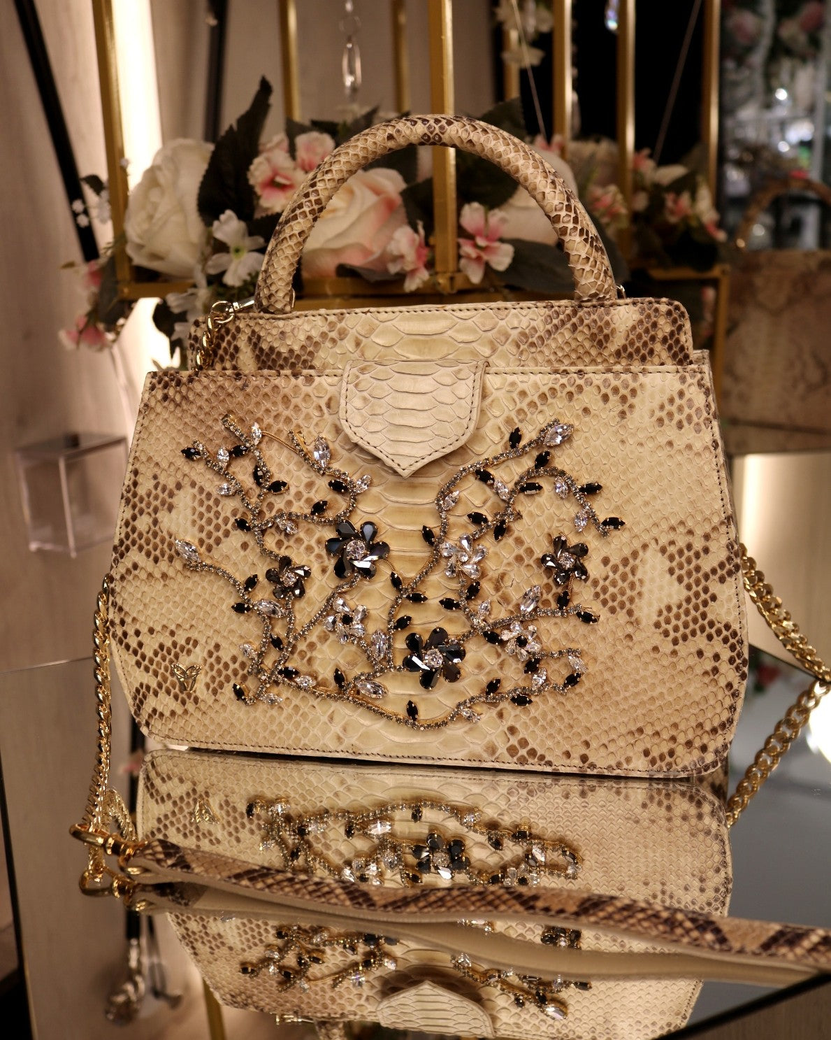 Ghibli Tasche 24K Gold, 2 Trageoptionen – Ansicht 3 | United Queens
