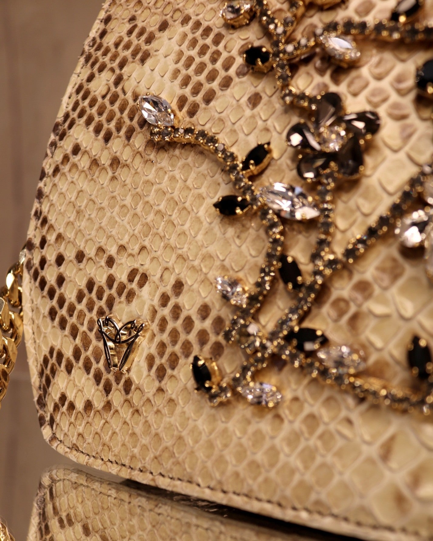 Ghibli Tasche 24K Gold, 2 Trageoptionen – Ansicht 6 | United Queens