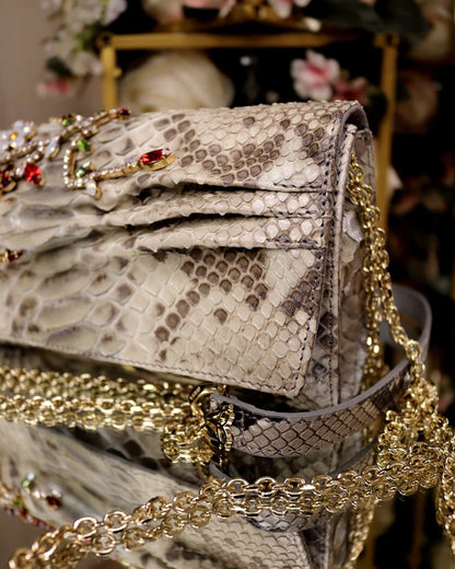 Ghibli Tasche 24K Gold & Swarovski – Ansicht 3 | United Queens