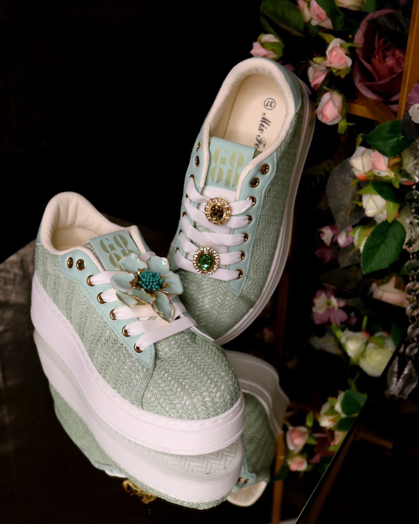 Schuhe mit Blumen-Design | United Queens