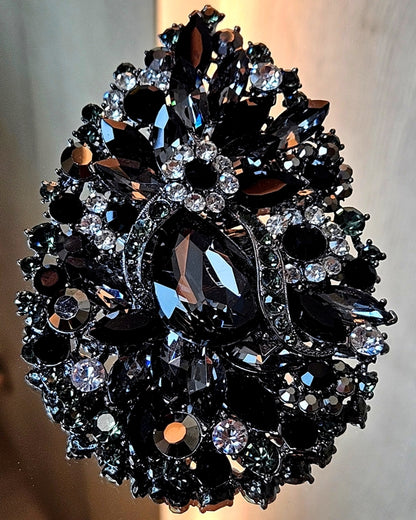 Schwarze Blume Brosche