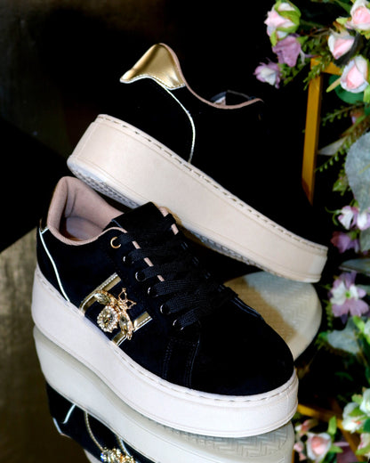 Schuhe mit Biene