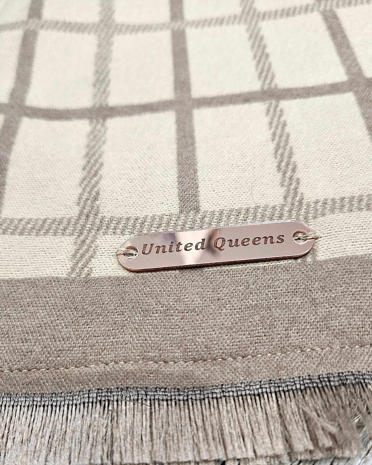 United Queens Signature Schal – Beige Elegance