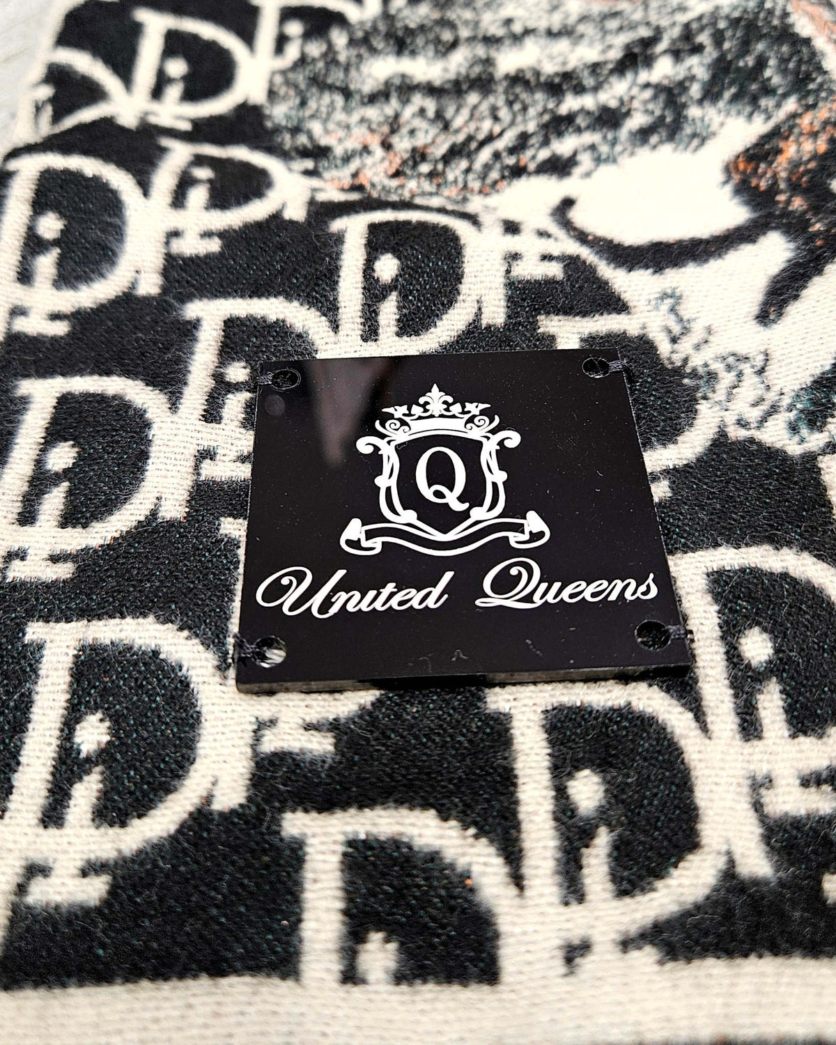 United Queens Statement Schal – Black & Beige