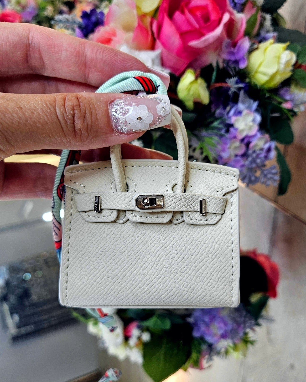 Mini-Tasche Anhänger – Ansicht 8 | United Queens