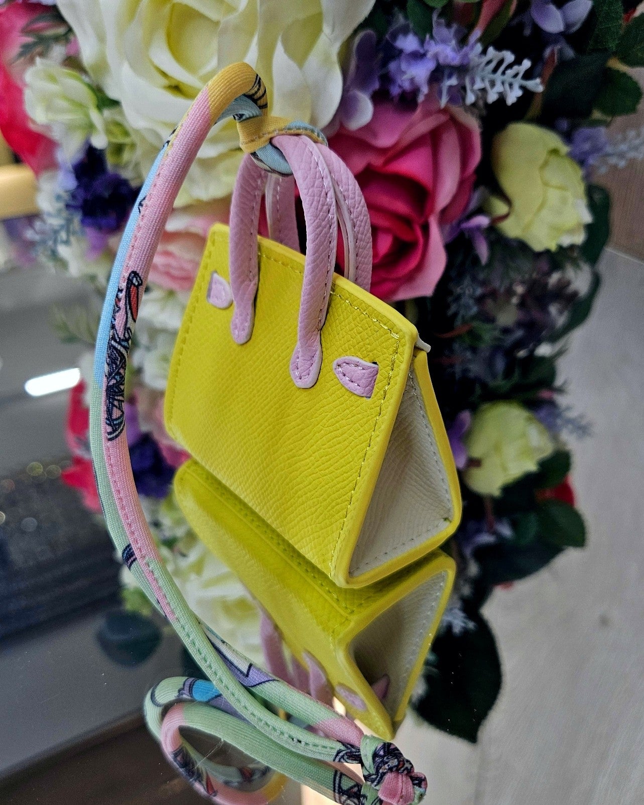 Mini-Tasche Anhänger – Ansicht 11 | United Queens